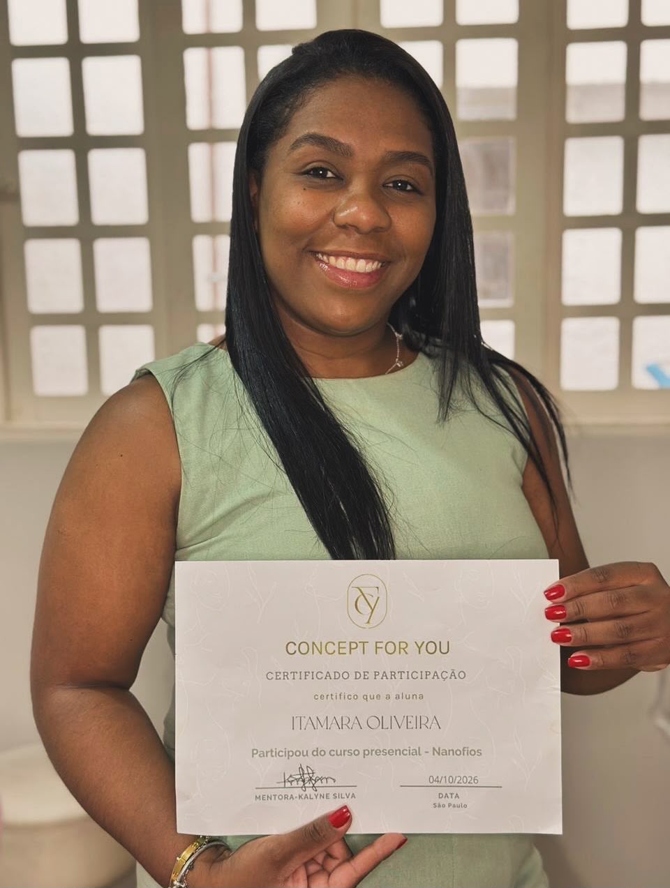 Itamara Oliveira com certificado